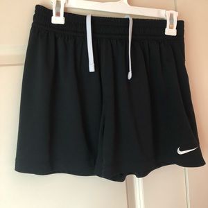 NIKE SHORTS//size MEDIUM